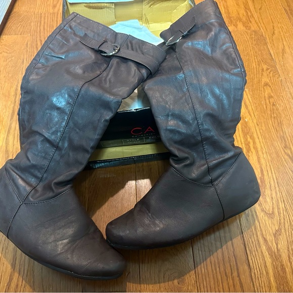 Beautiful brown boots with clasp. - Picture 1 of 3